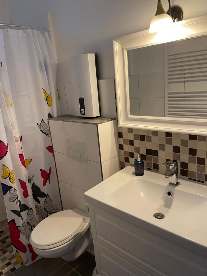 Appartamento Buedchen Am Rathaus-Parkplatz-Bett Und Schlafcouch-Eg-Netflix- Oberhausen  Esterno foto