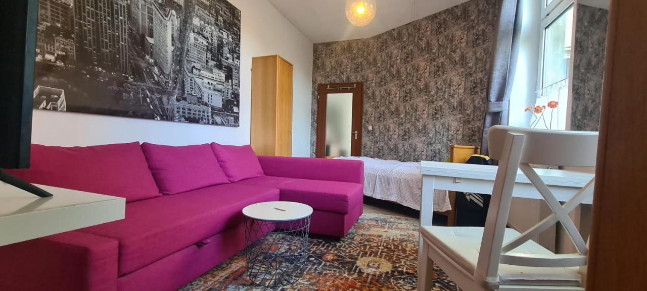 Appartamento Buedchen Am Rathaus-Parkplatz-Bett Und Schlafcouch-Eg-Netflix- Oberhausen  Esterno foto